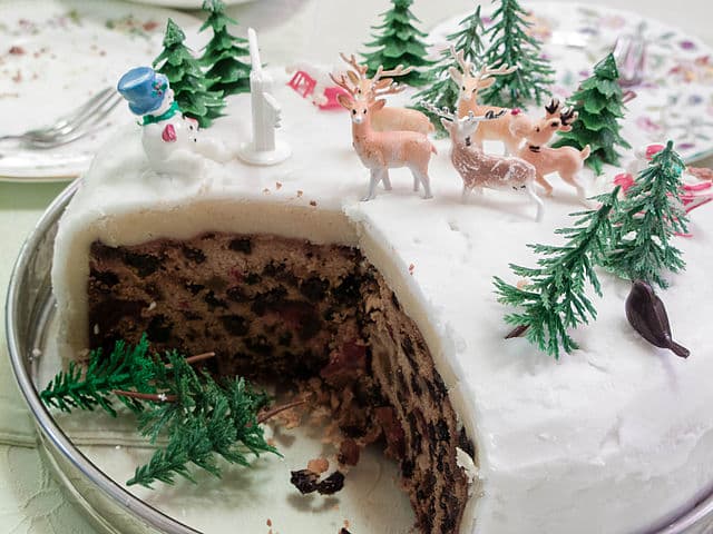 Fresh Creamy & Chocolate Christmas Cake Design