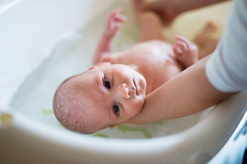 How to Give Bath to a Newborn Baby | Mom Envy Blog