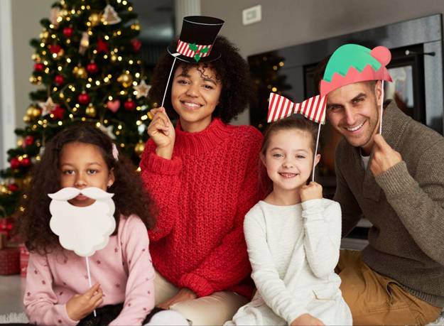 Unique Family Holiday Photo Ideas